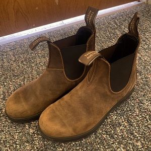 Blundstones Size 6